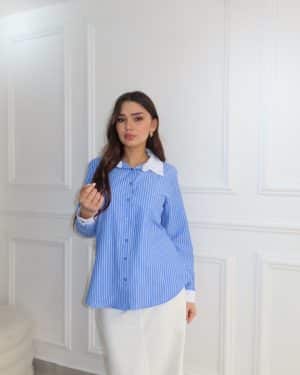 חולצה מכופתרת כחולה