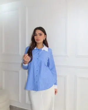 חולצה מכופתרת כחולה