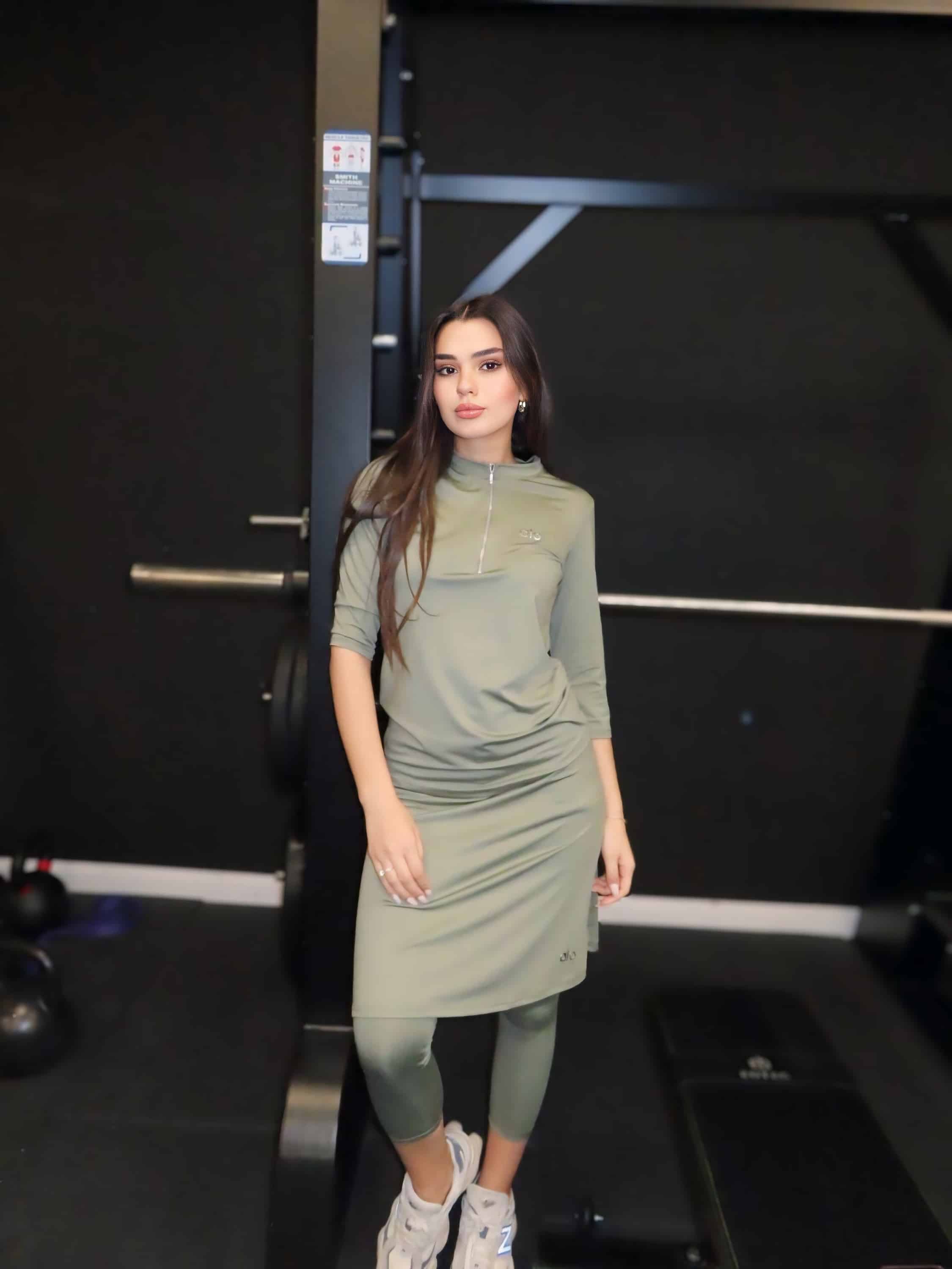 חליפת ספורט ירוק זית – תמונה 3