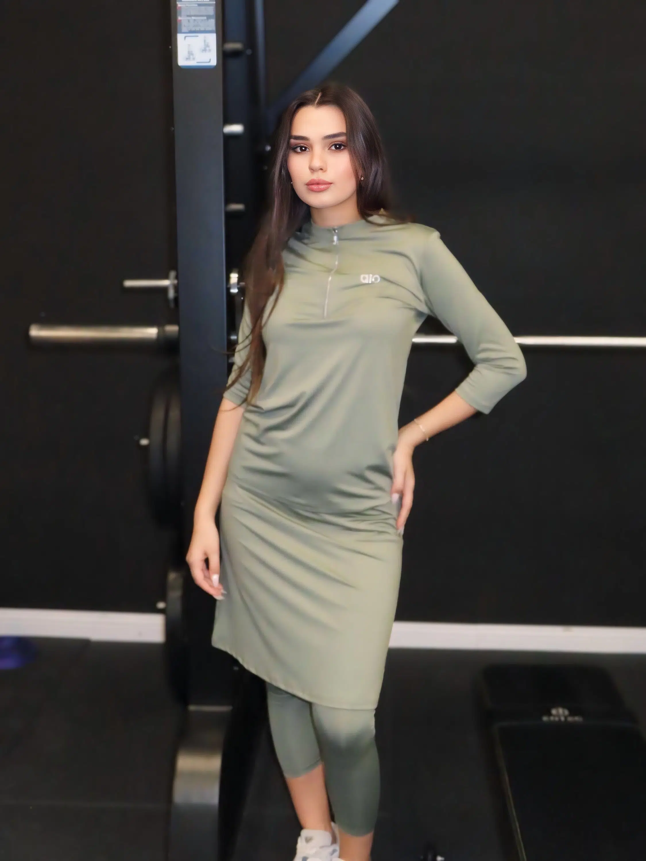 חליפת ספורט ירוק זית