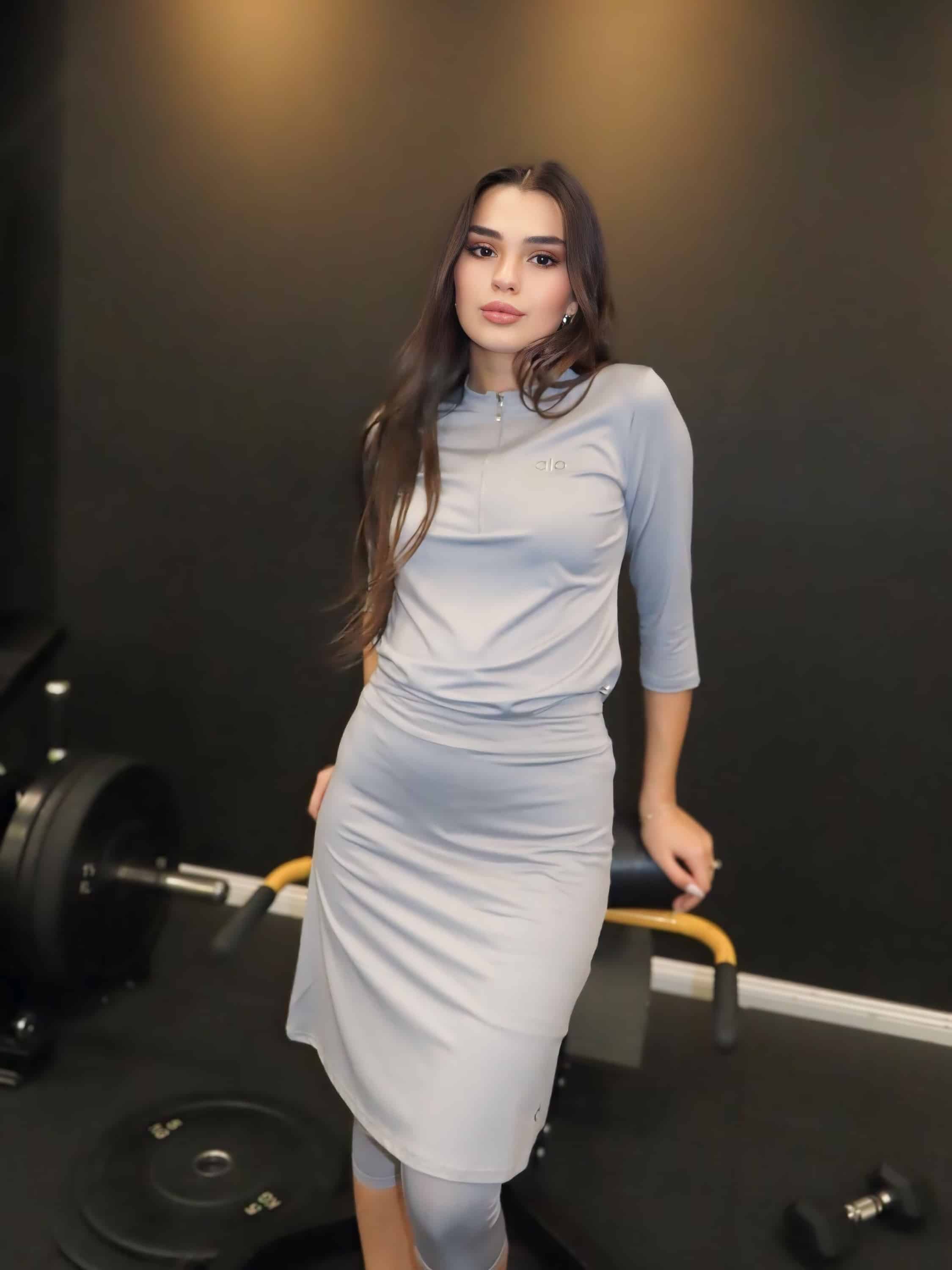 חליפת ספורט אפורה – תמונה 2