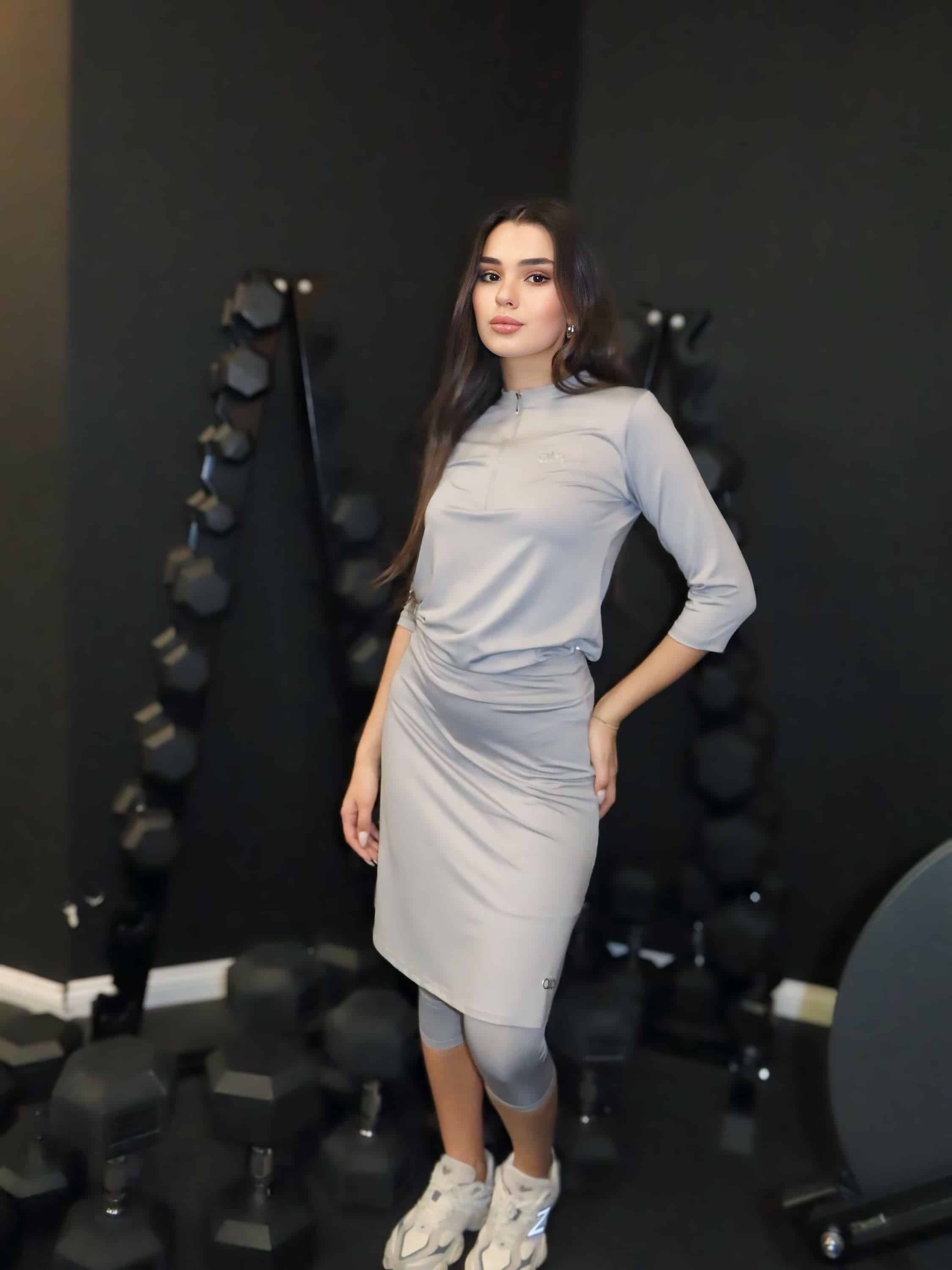 חליפת ספורט אפורה – תמונה 3