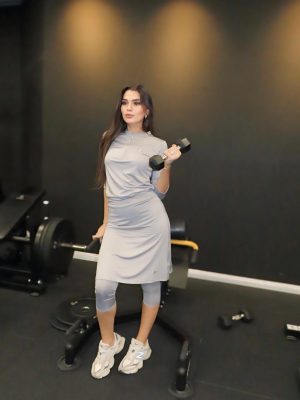 חליפת ספורט אפורה