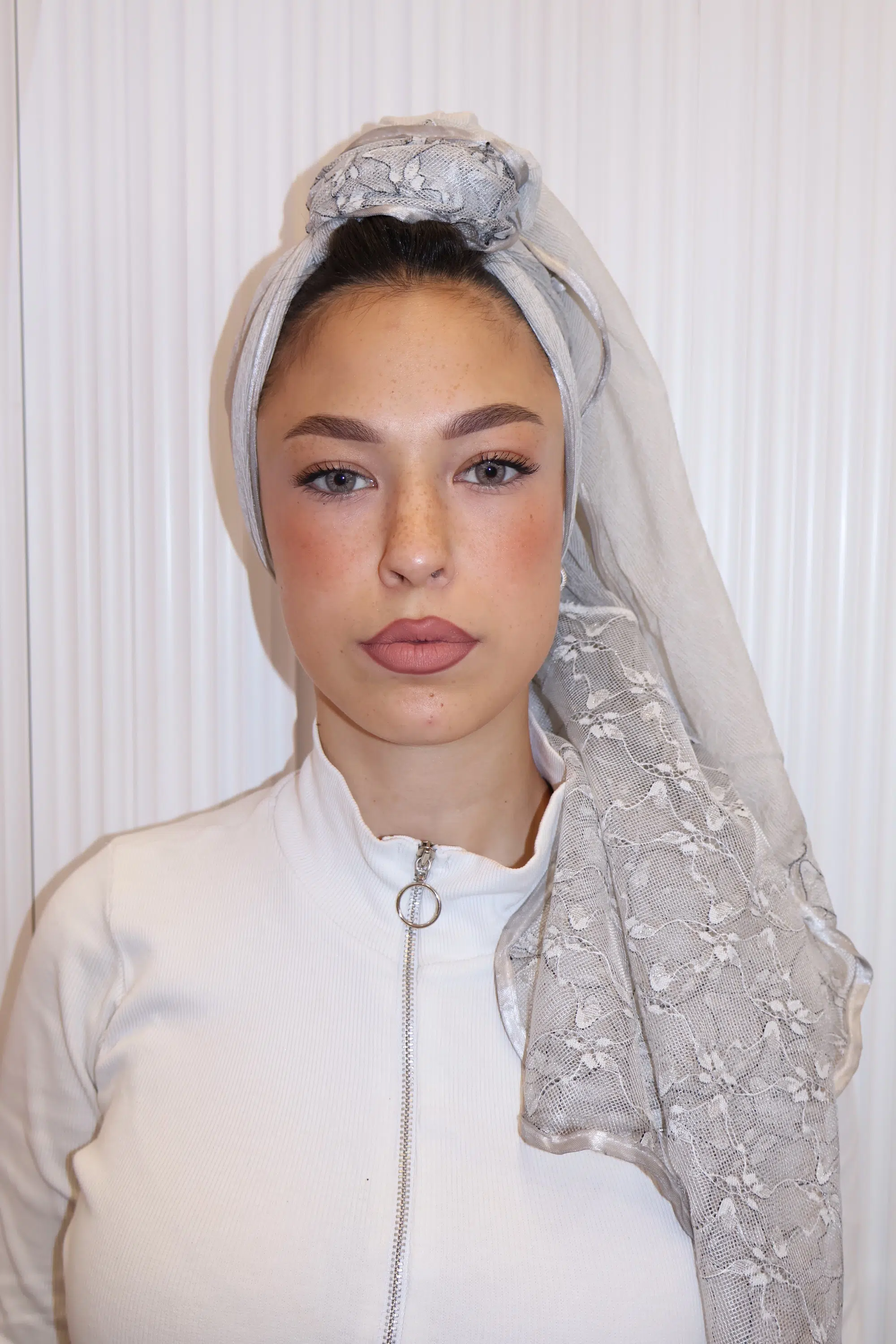 מטפחת פולה אפורה – תמונה 3