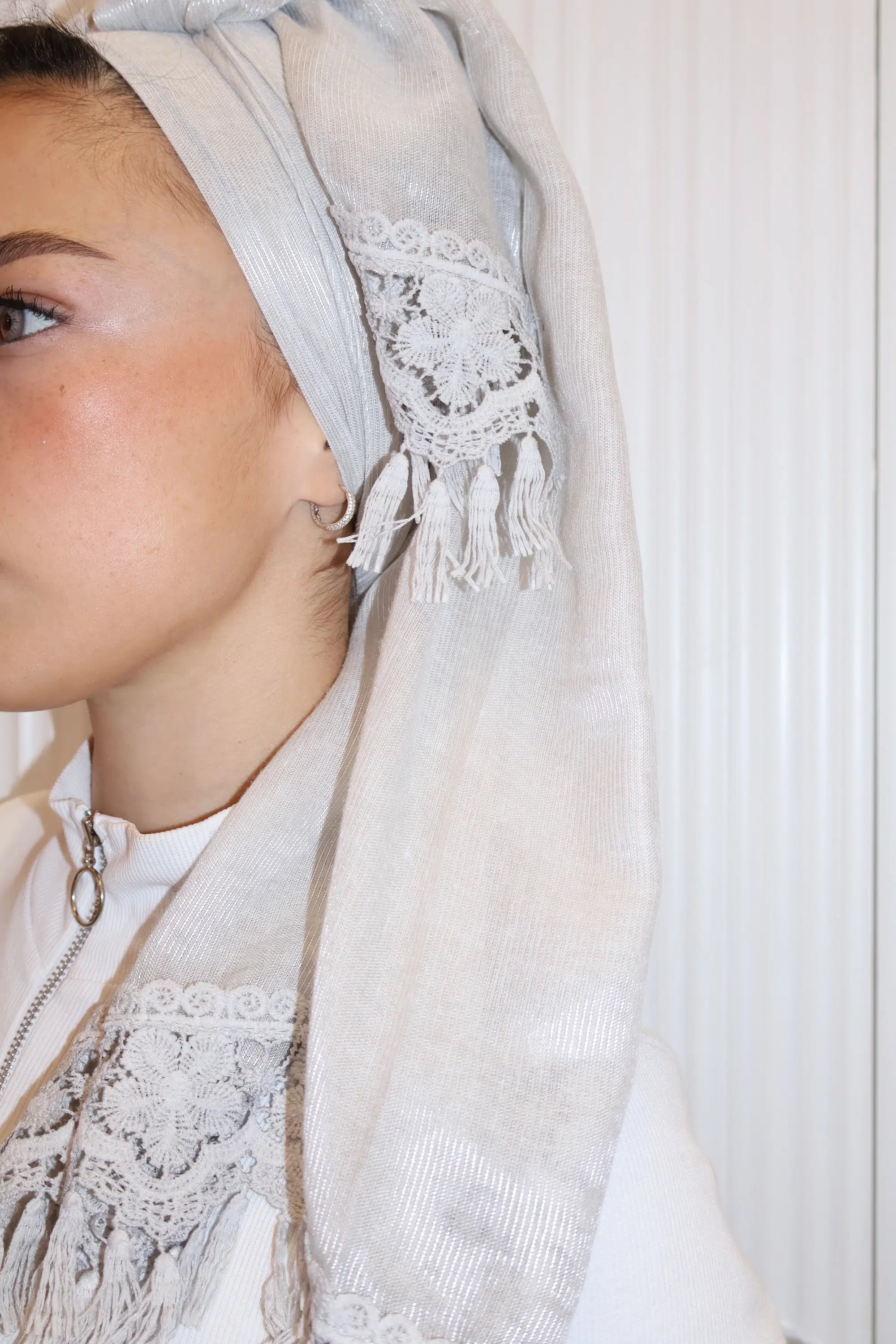 מטפחת פלג אפורה – תמונה 3