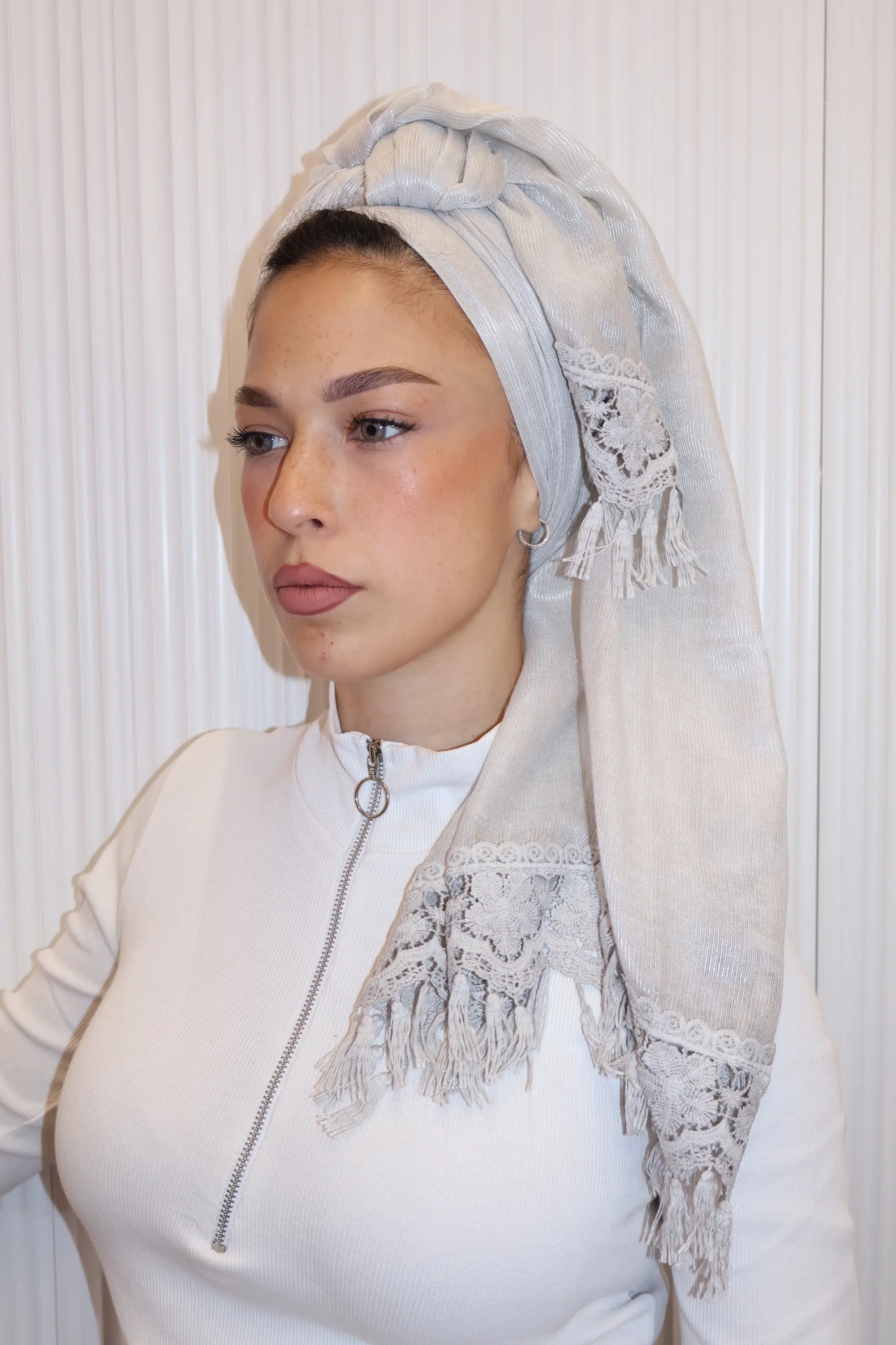 מטפחת פלג אפורה