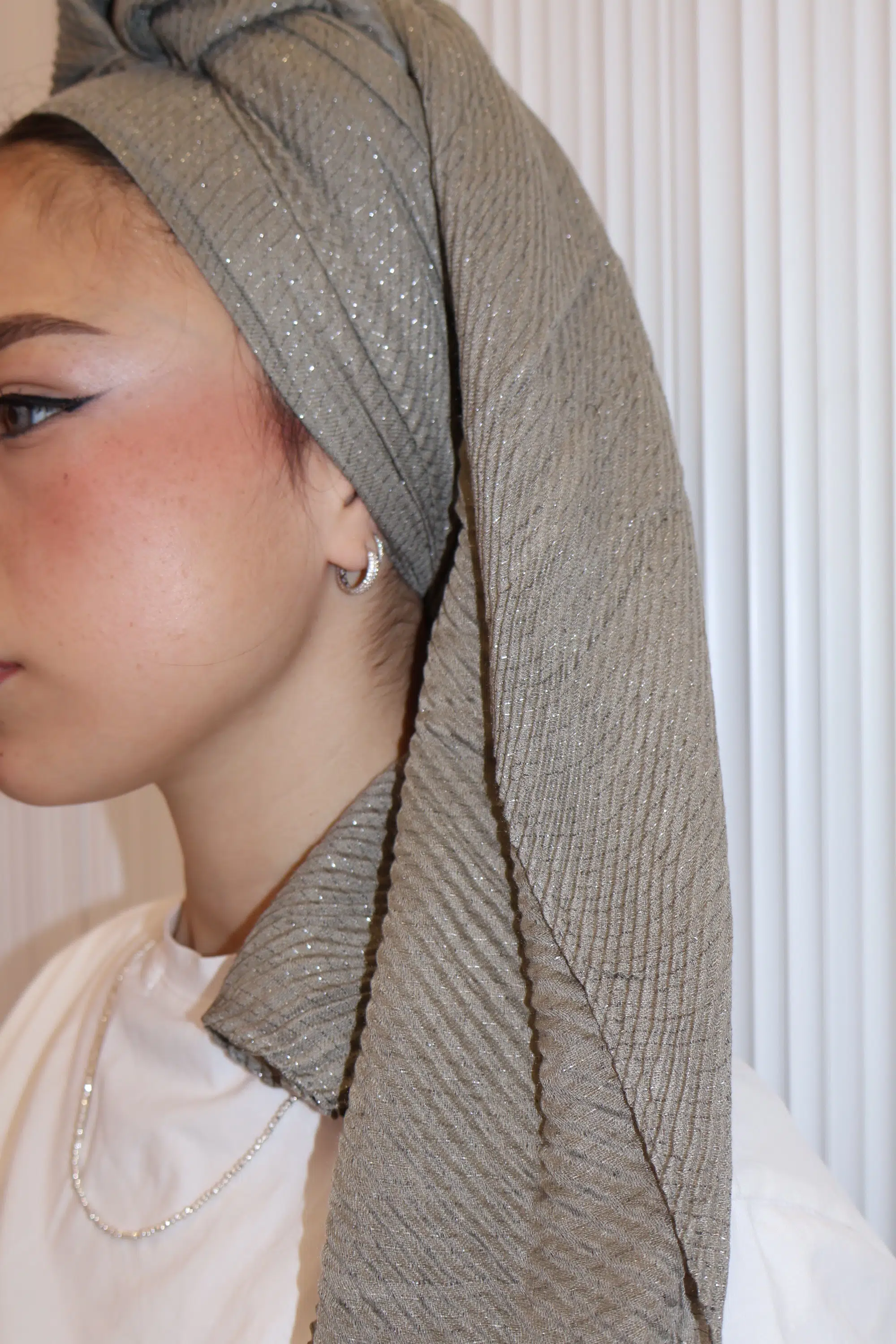 מטפחת בר ירוק זית בהיר – תמונה 2