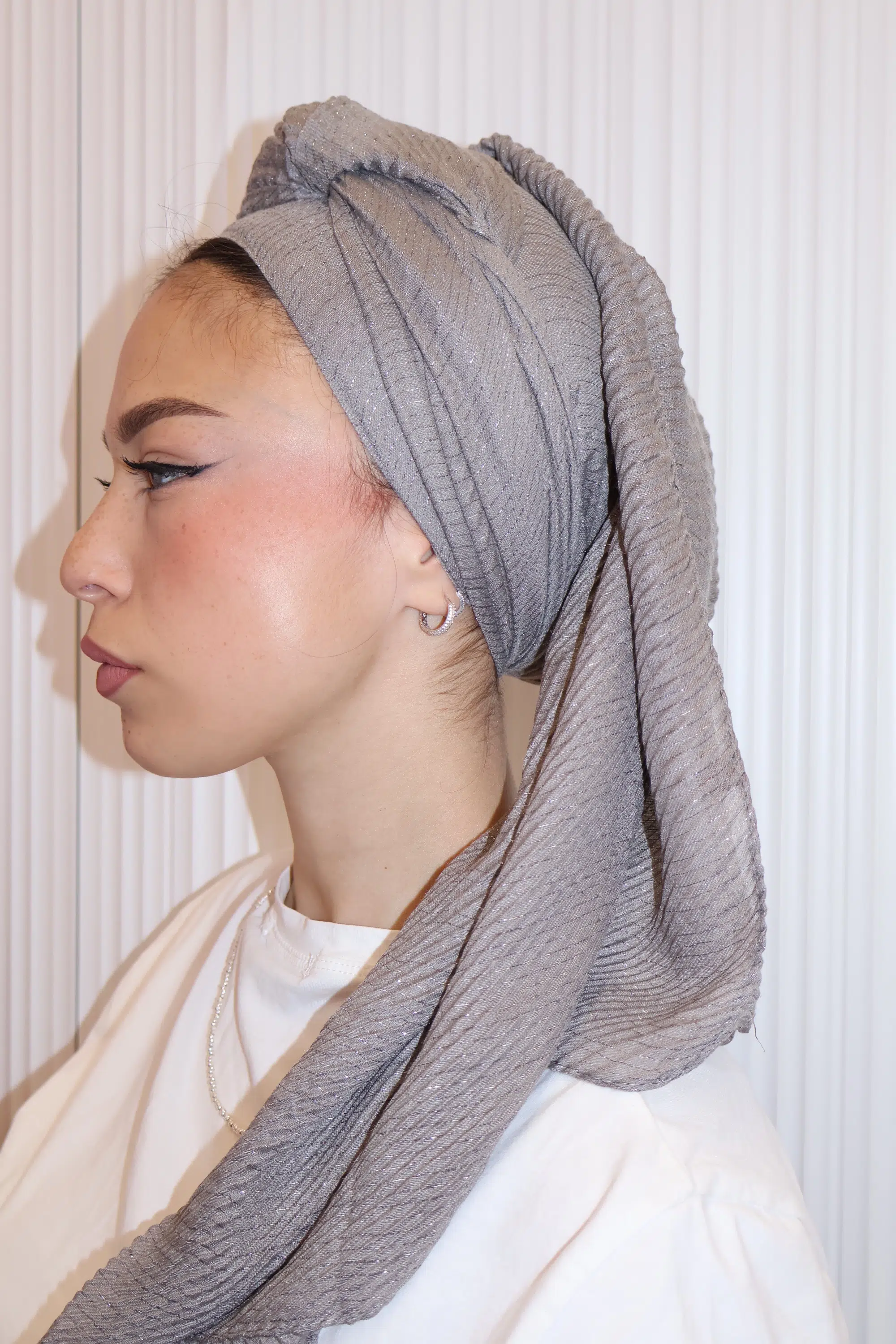 מטפחת בר אפורה – תמונה 3