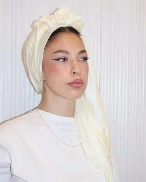 מטפחת סאטן פנינים שמנת