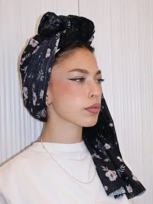 מטפחת תחרה פרחונית שחורה