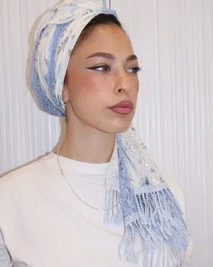 מטפחת תחרה פרחונית כחולה