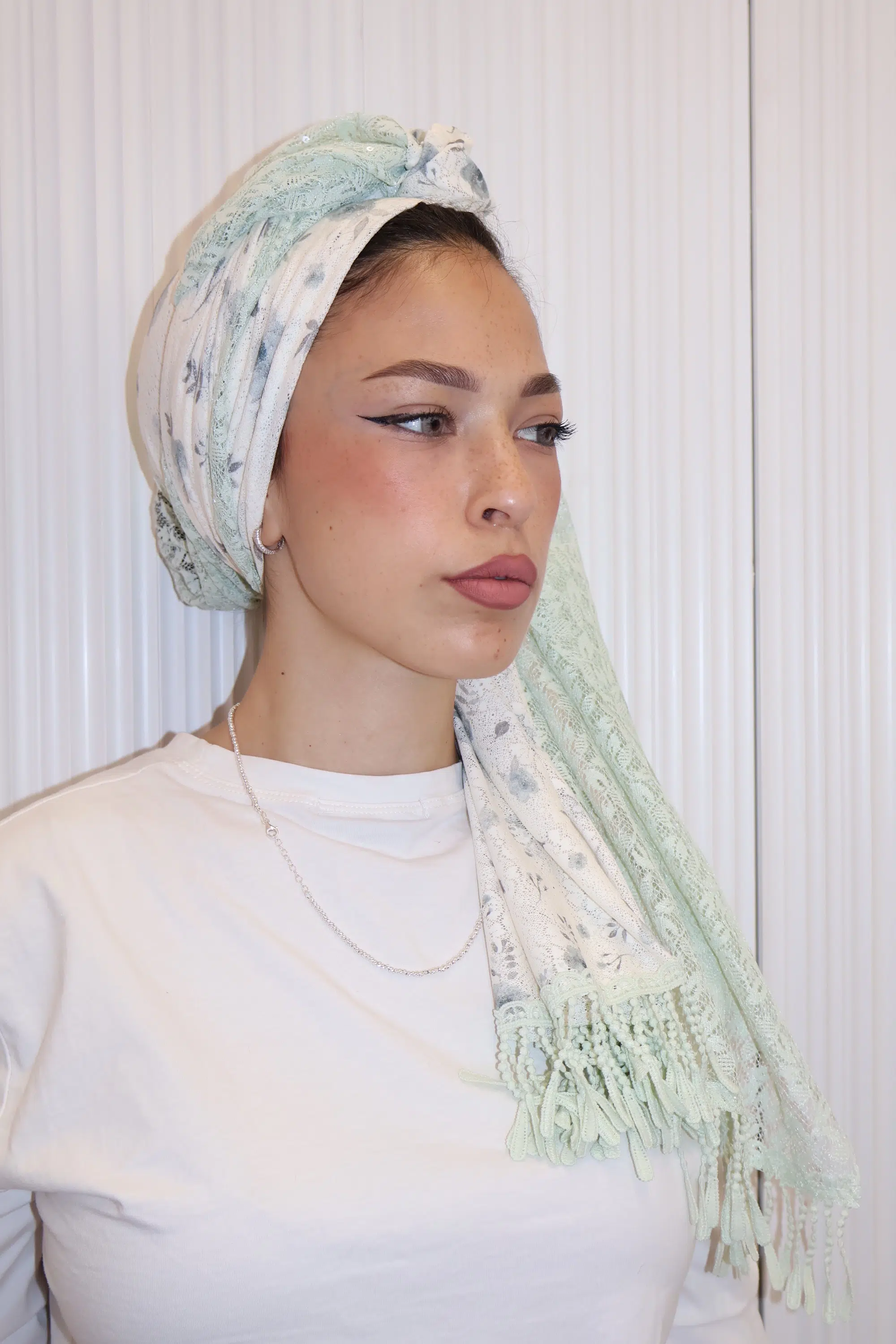 מטפחת תחרה פרחונית ירוקה