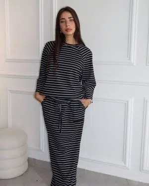 חליפת פסים שחורה