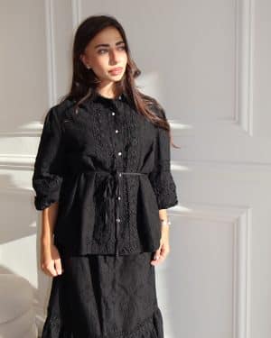 חליפת תחרה שחורה