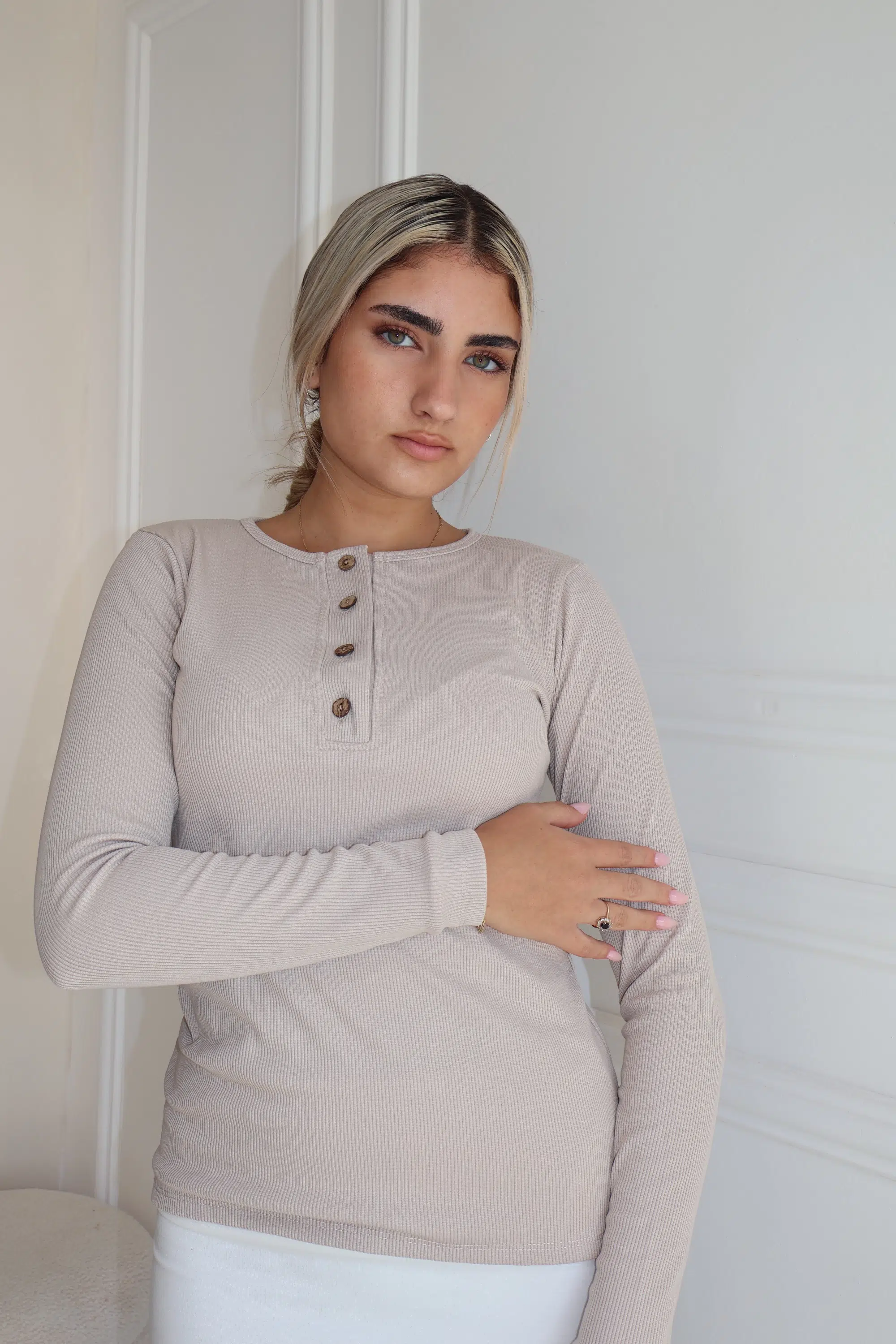 חולצת ריב כפתורים בז