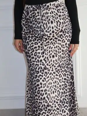 חצאית מנומרת סאטן שחור שמנת