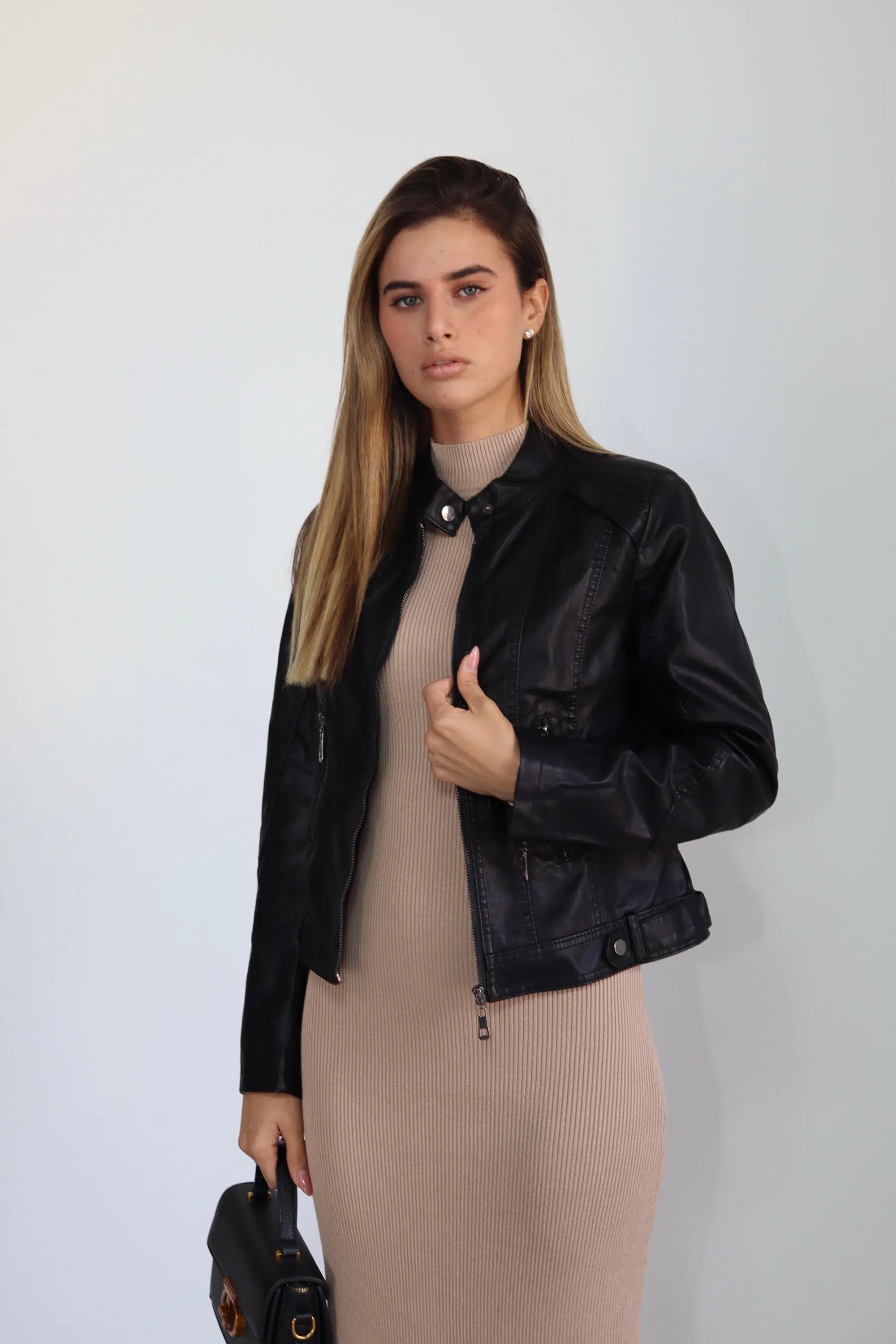 מעיל עור שחור