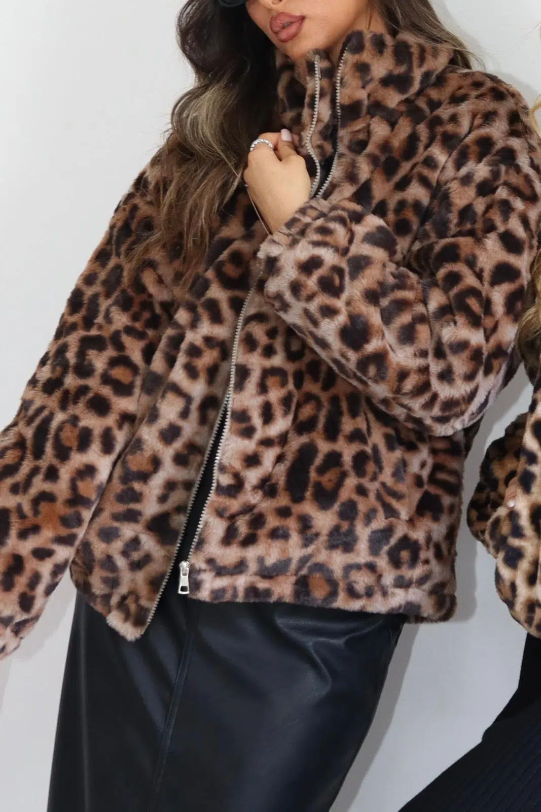 מעיל פרווה מנומר – תמונה 3