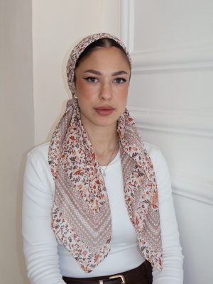 מרובעת פרחונית קרם