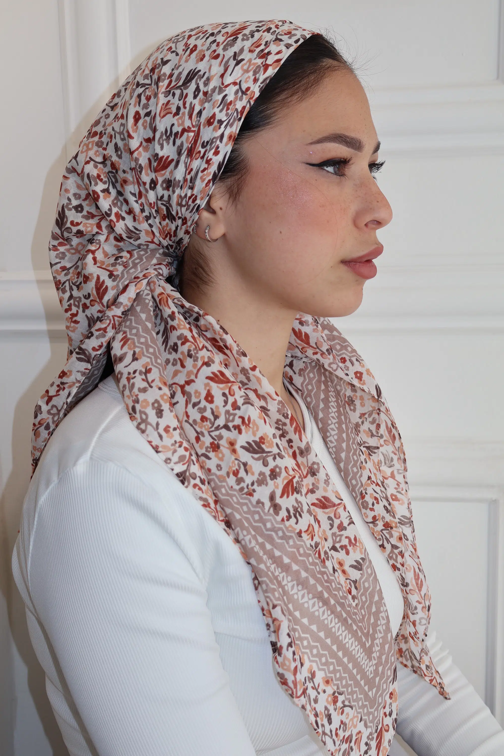 מרובעת פרחונית קרם – תמונה 2