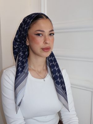 משי מרובעת כחולה פפיון