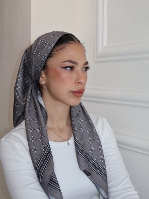 משי מרובעת אפורה פפיון