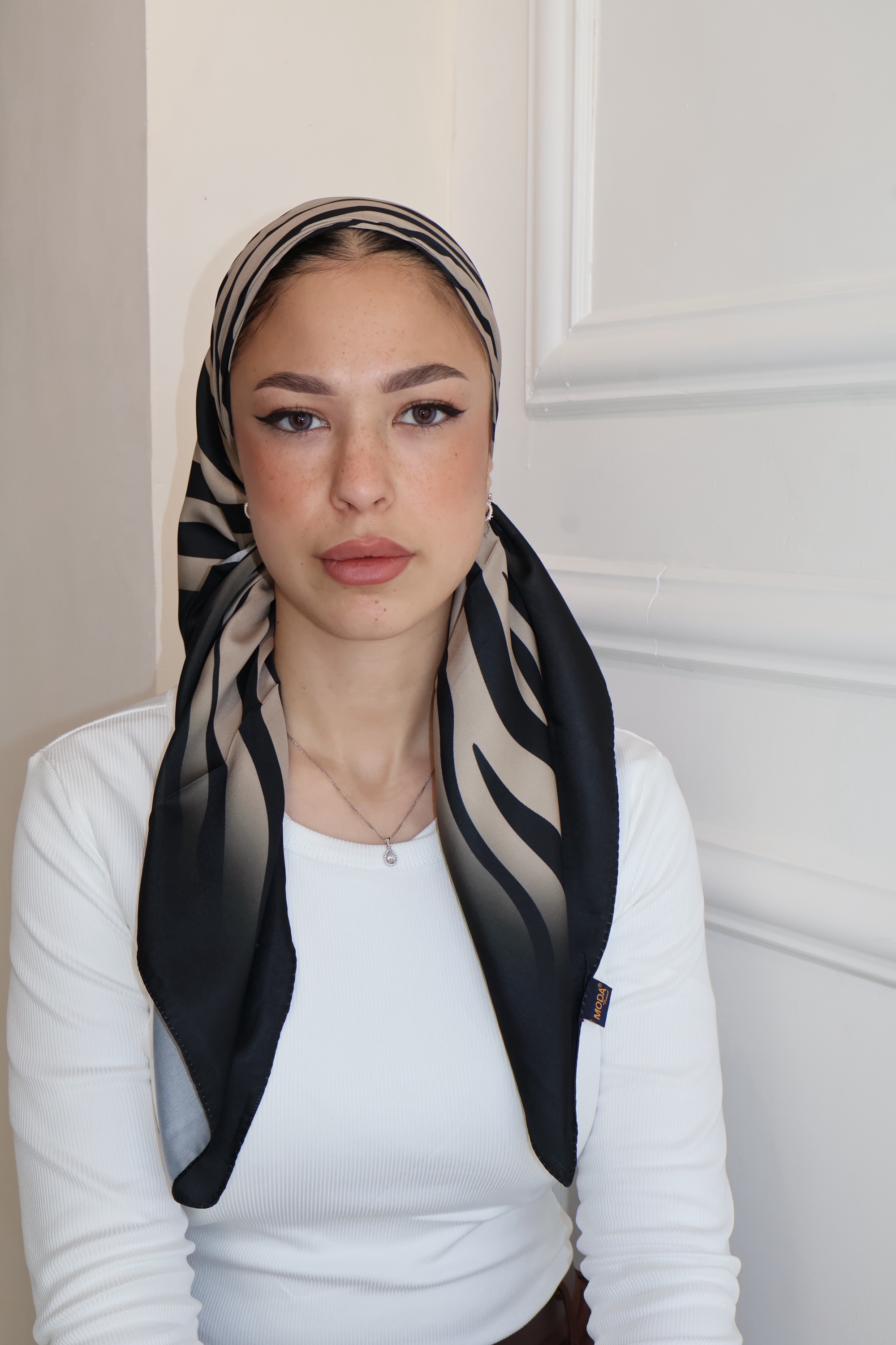 משי מרובעת זברה נייט בז