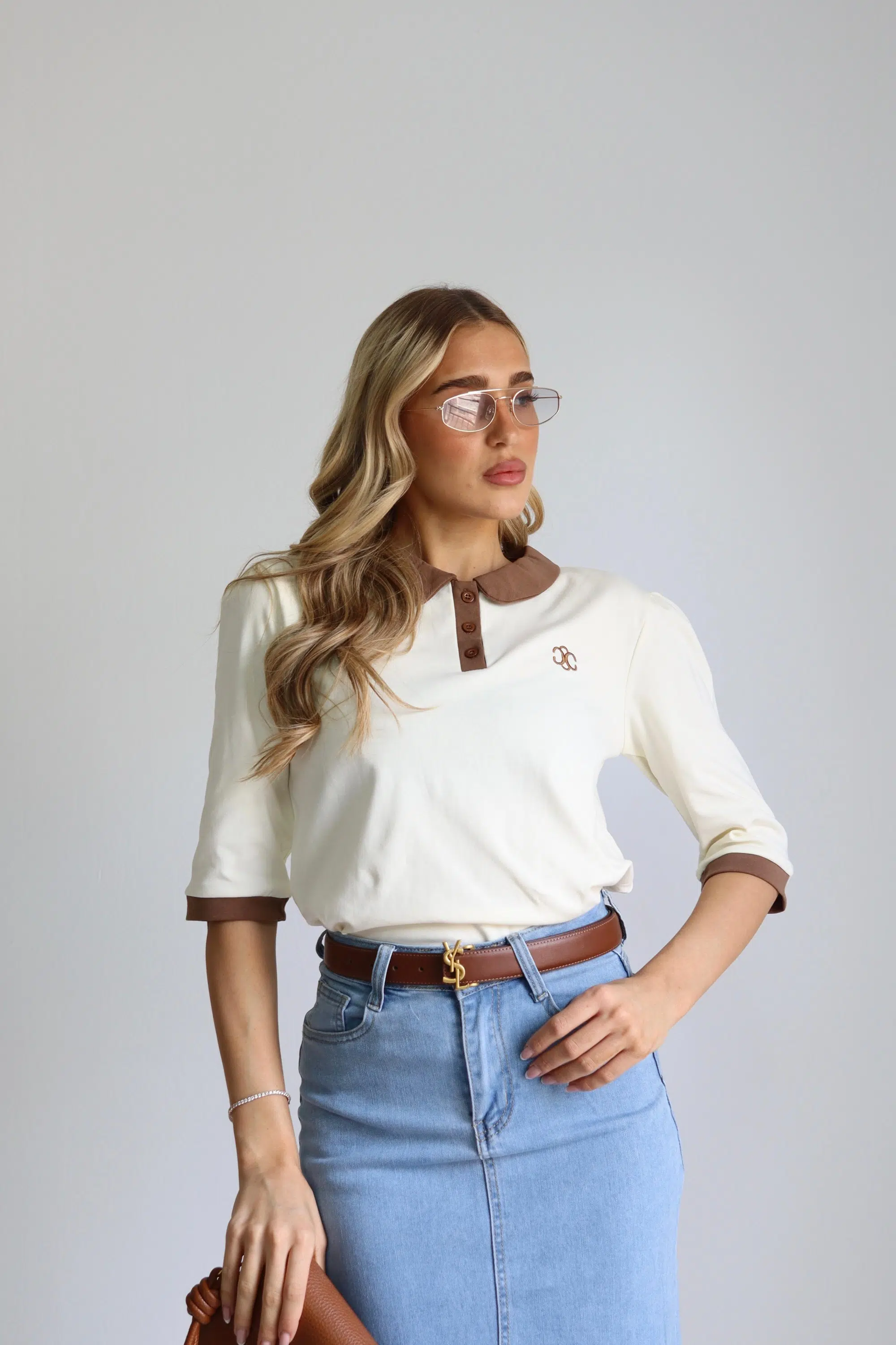 חולצת צווארון מעוגל שמנת – תמונה 2