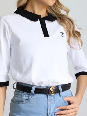 חולצת צווארון מעוגל לבנה