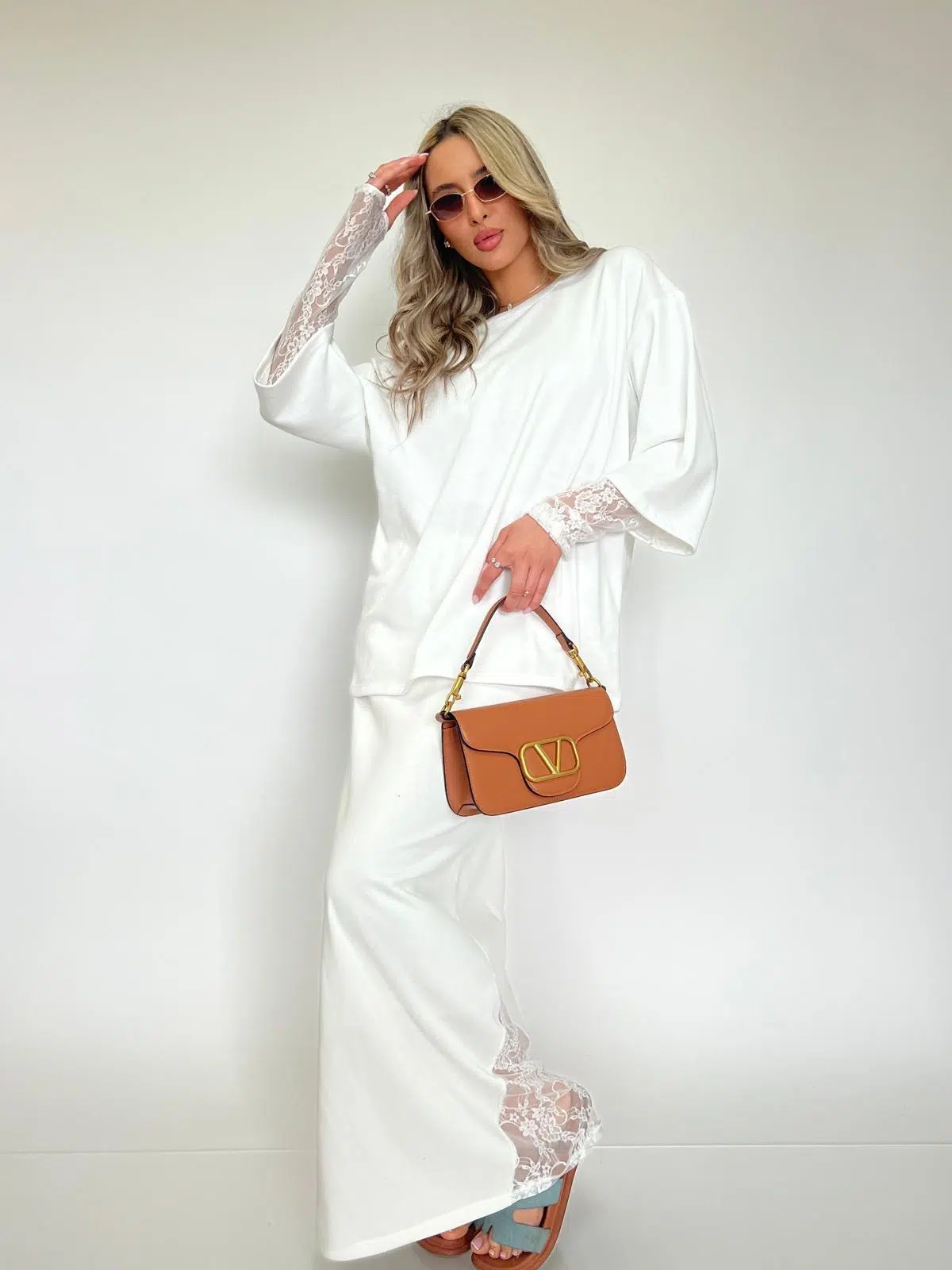 טישרט שילוב תחרה לבנה