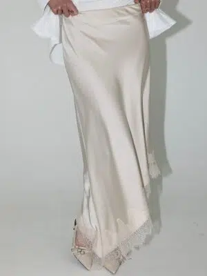 חצאית תחרה קרם