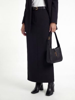 חצאית מחויטת שחורה