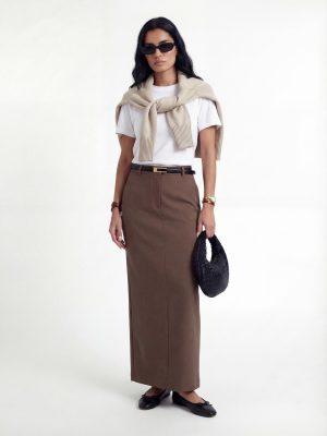 חצאית מחויטת חומה