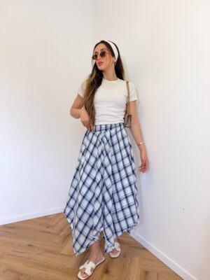 חצאית משובצת כחולה