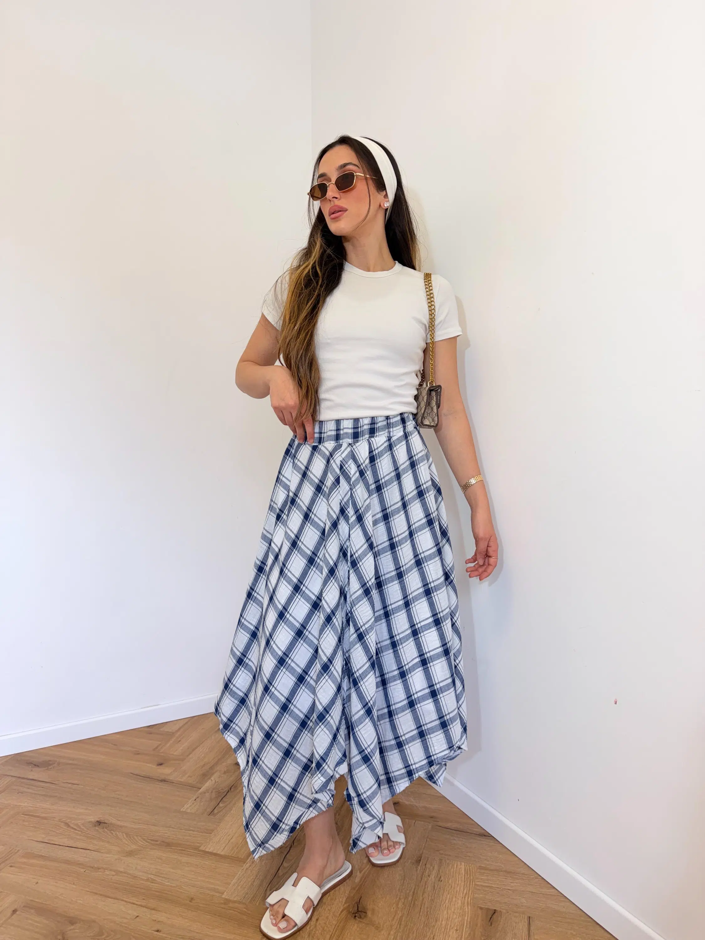 חצאית משובצת כחולה