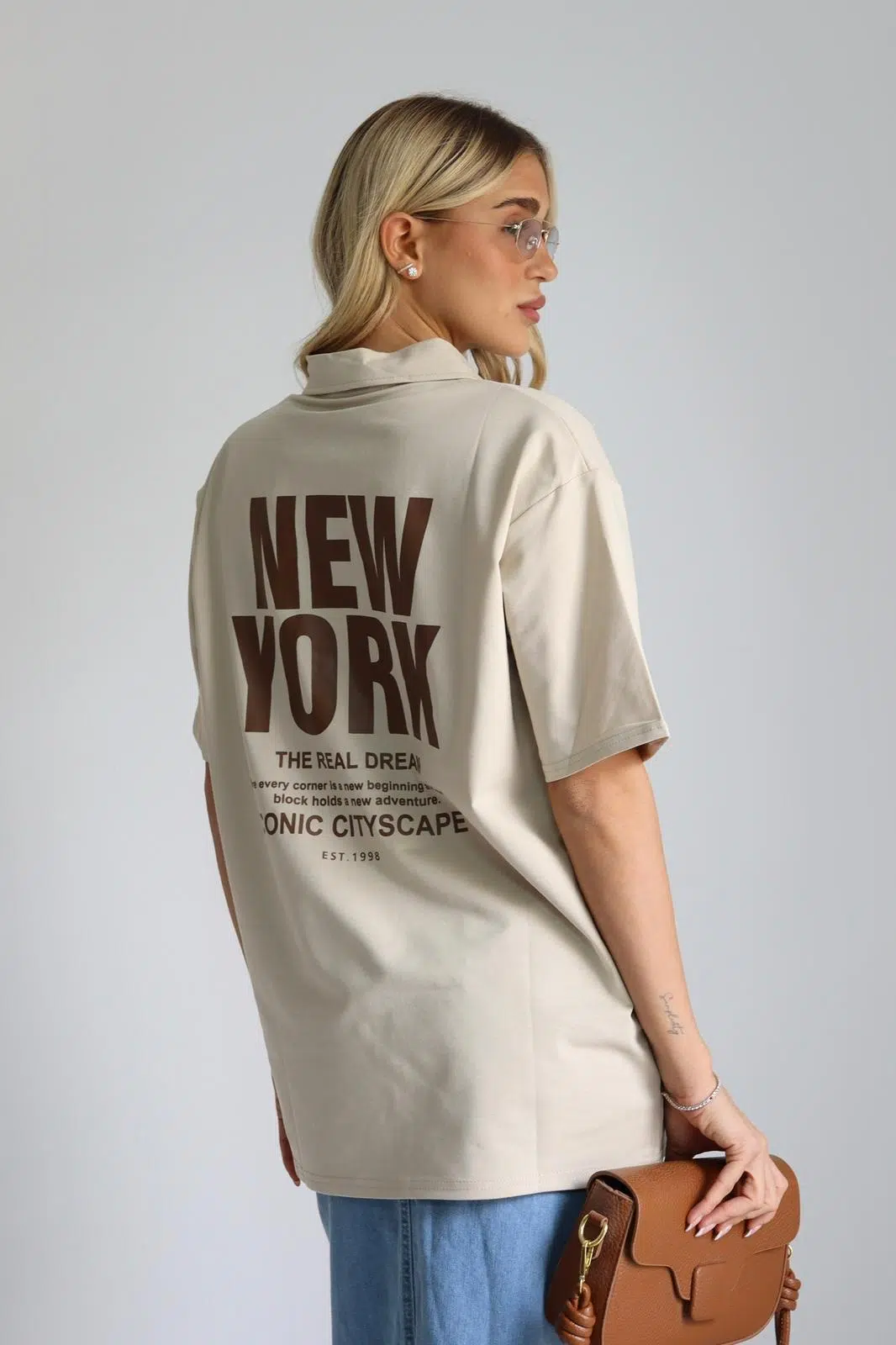 טישרט צווארון ניורק בז