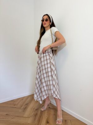 חצאית משבצות חום