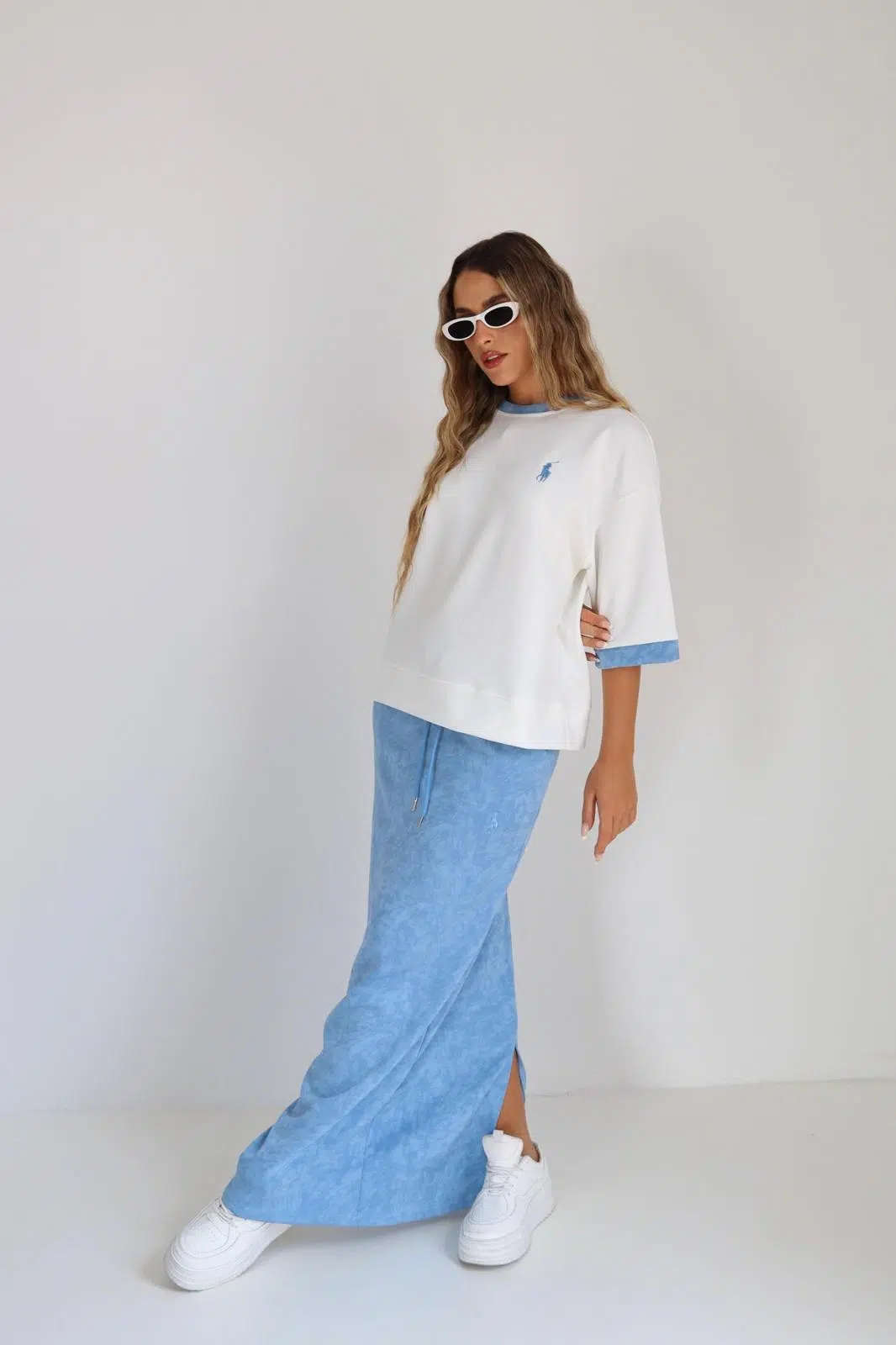 חליפת פולו תכלת שילוב לבן – תמונה 3