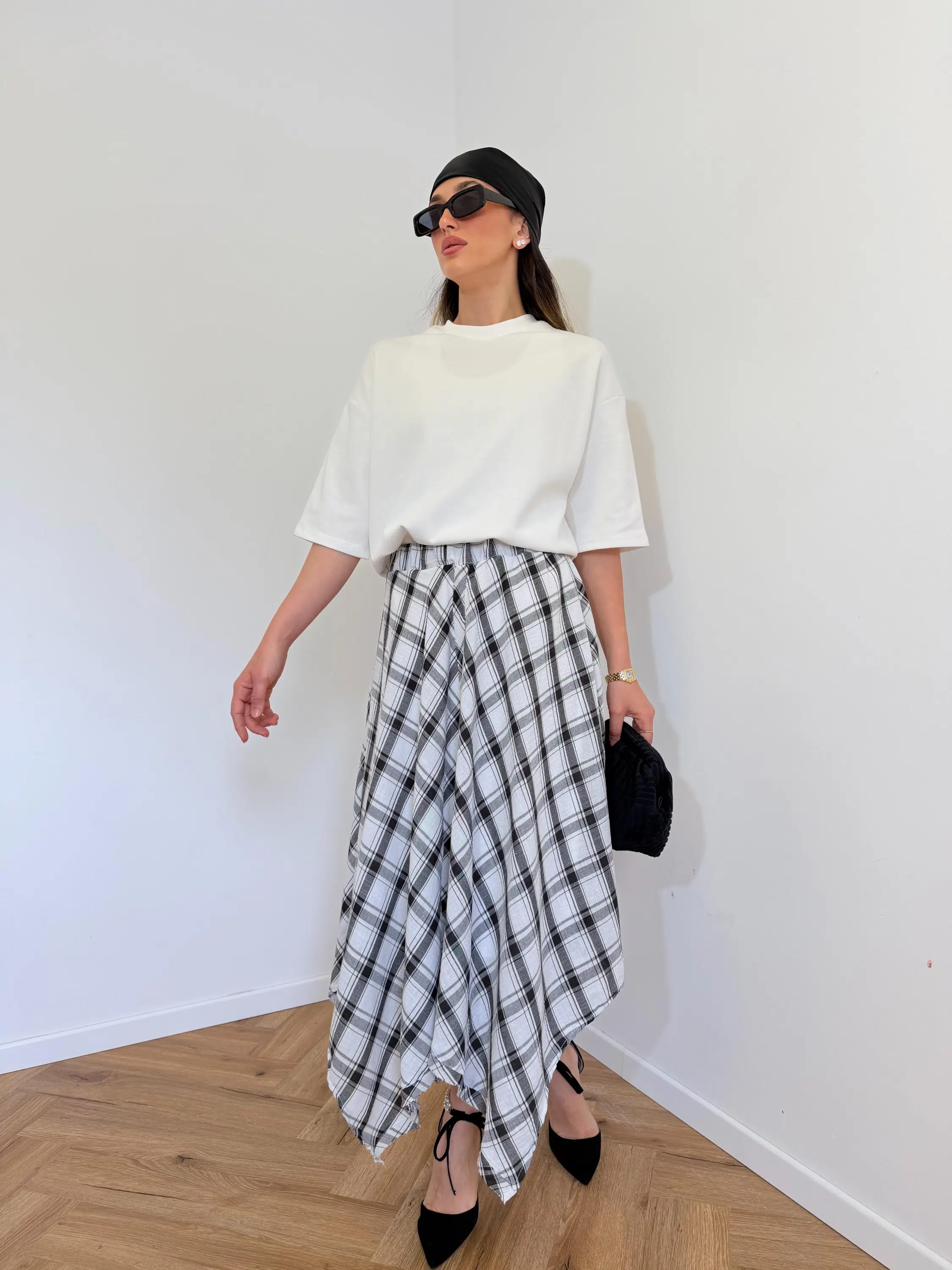 חצאית משובצת שחורה