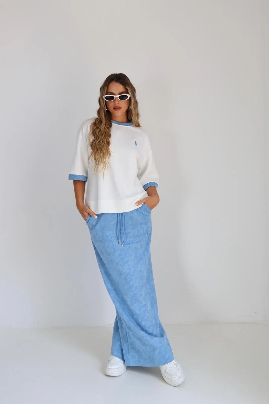 חליפת פולו תכלת שילוב לבן