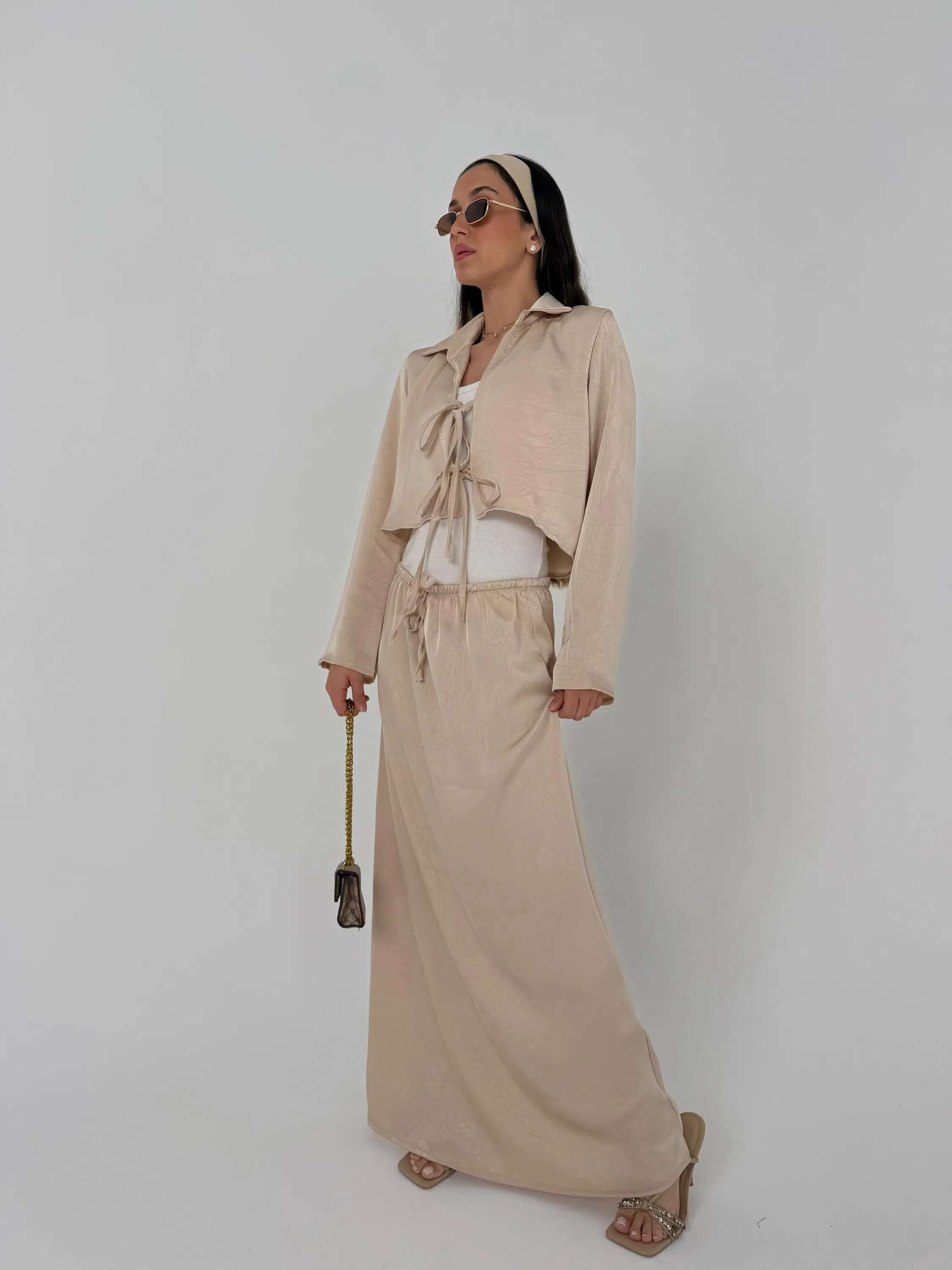 חליפת סאטן קשירות קרם